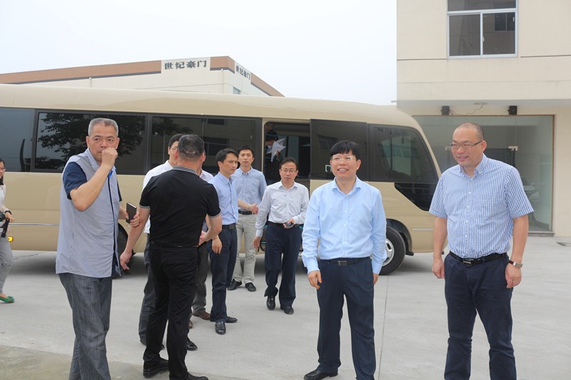 熱烈歡迎嘉興市委常委常務(wù)副市長樓建明一行來我公司參觀調(diào)研